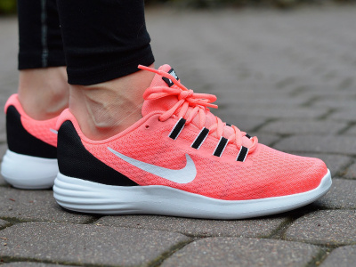 Nike LunarConverge GS 869965-600 Nike LunarConverge GS 869965-600