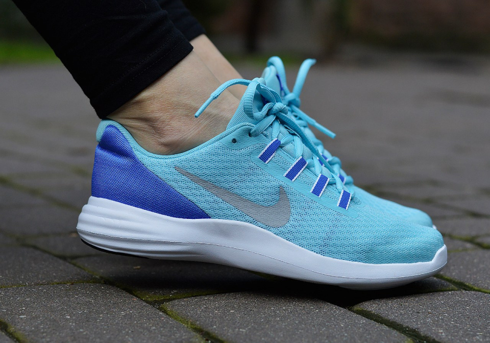 Nike LunarConverge GS 869965-400 Nike LunarConverge GS 869965-400