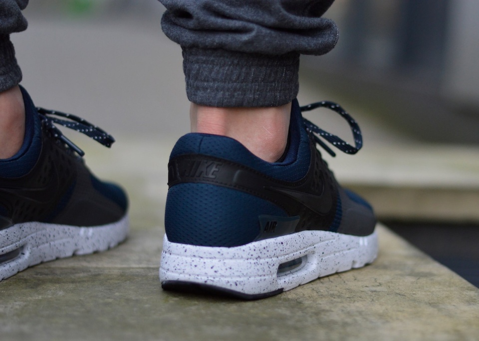 Nike Air Max Zero Premium 881982-400 Nike Air Max Zero Premium 881982-400
