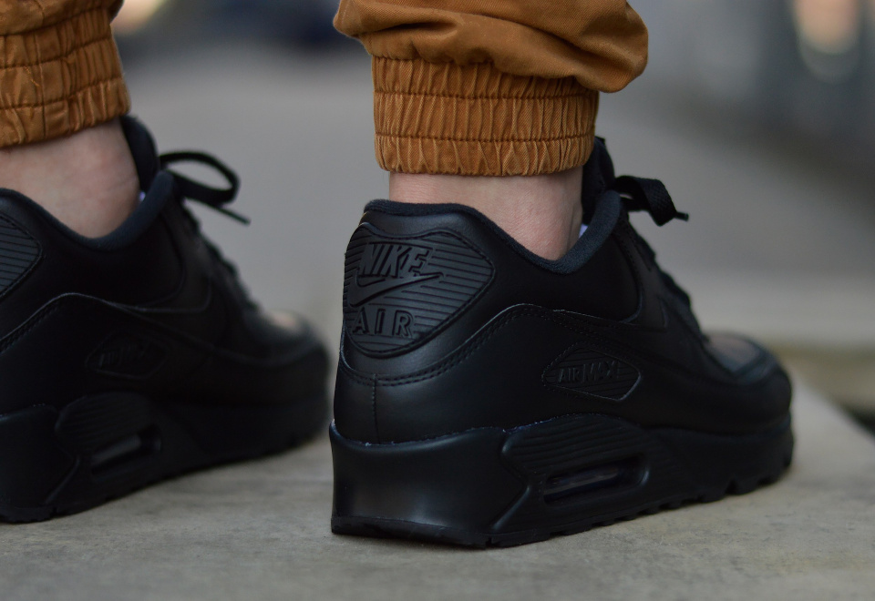 Nike Air Max 90 Leather 302519-001 Nike Air Max 90 Leather 302519-001