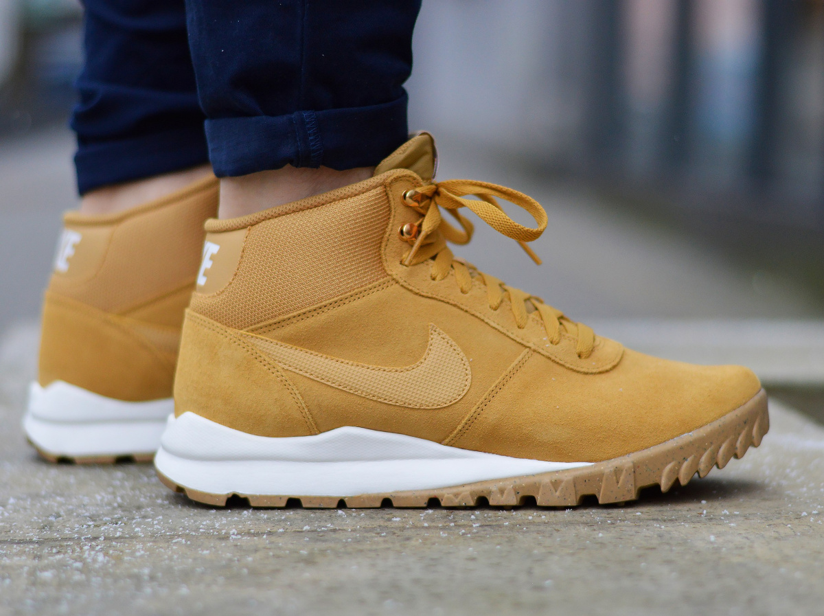 nike hoodland suede haystack online -