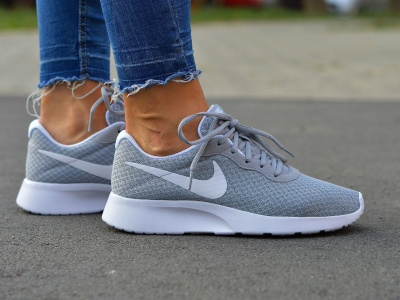 Nike Tanjun 812655-010 Nike Tanjun 812655-010