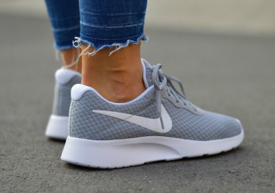 Nike Tanjun 812655-010 Nike Tanjun 812655-010