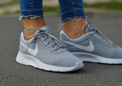 Nike Tanjun 812655-010 Nike Tanjun 812655-010