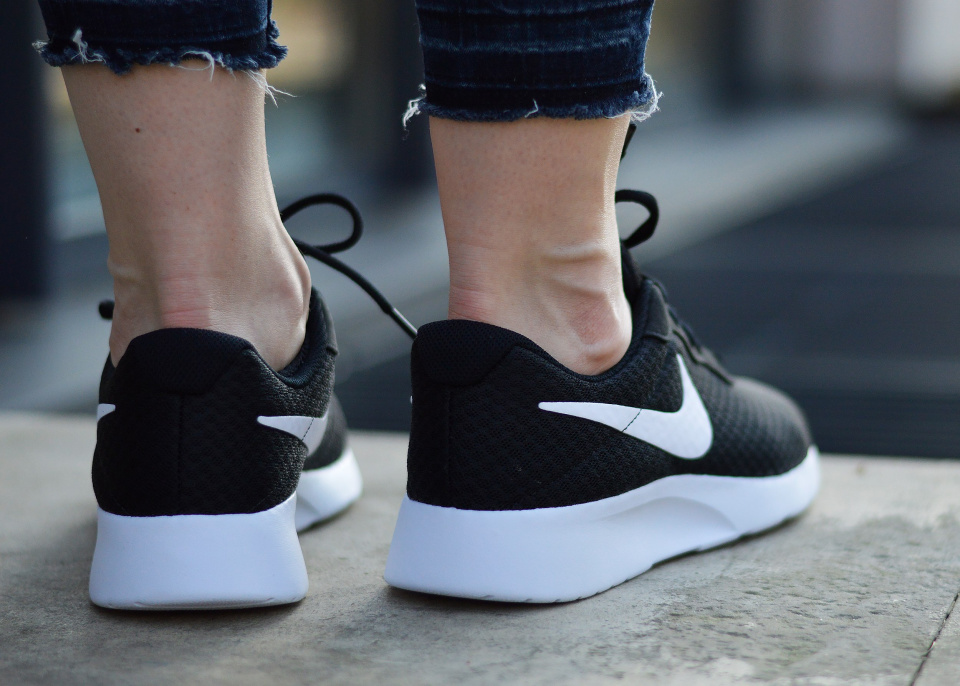 Nike Tanjun 812655-011 Nike Tanjun 812655-011