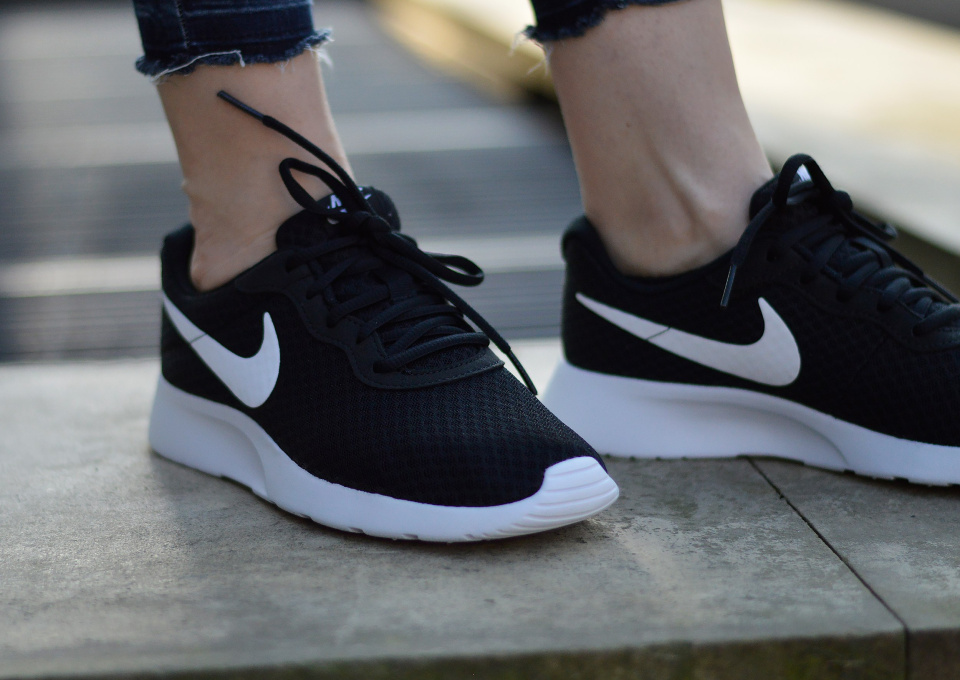 Nike Tanjun 812655-011 Nike Tanjun 812655-011