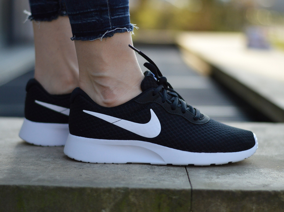 Nike Tanjun 812655-011 Nike Tanjun 812655-011