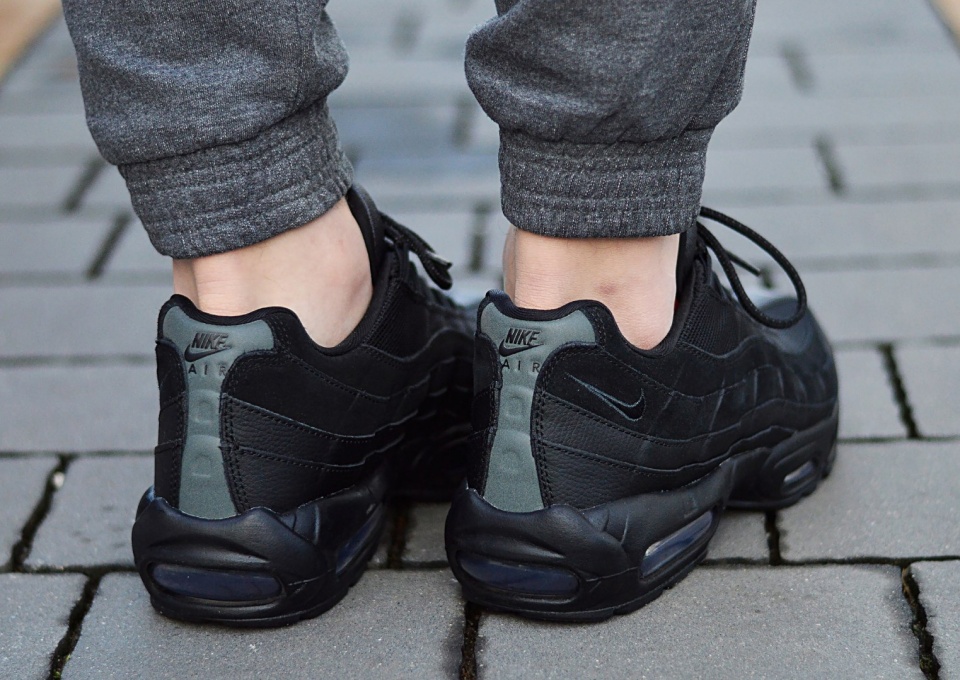 Nike Air Max 95 Premium AT9865-001 Nike Air Max 95 Premium AT9865-001