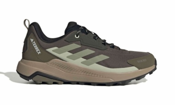 Jak wybra buty w góry? Porównujemy modele adidas Terrex!