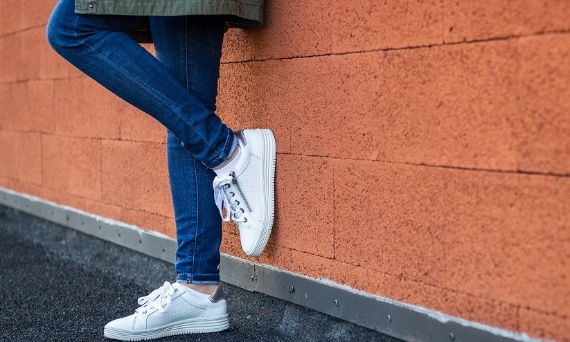 Jak odpowiednio dobierać buty sneakers?