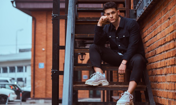 Męski styl football casual - jakie buty dobrać?